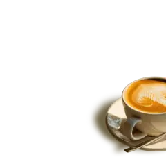 En vacker kaffe latte hemma, med latte art som ser ut som ett löv. En perfekt start på dagen.