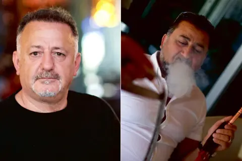 Man röker vattenpipa på ett mysigt vattenpipa cafe.