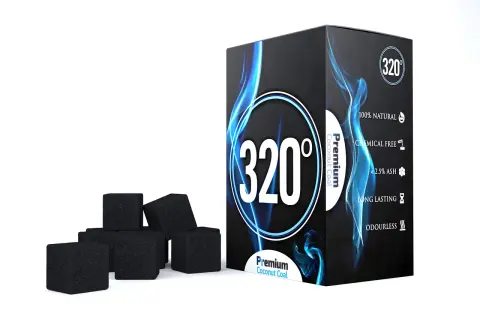 En låda med "320° Premium Coconut Coal" och flera kolbitar. Perfekt för en avkopplande kväll med cocobrico.