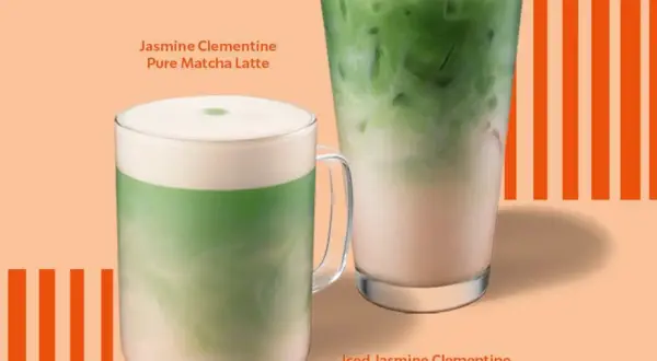 Två uppfriskande matcha latte-drycker, en varm och en isad, med en härlig dos matcha koffein.