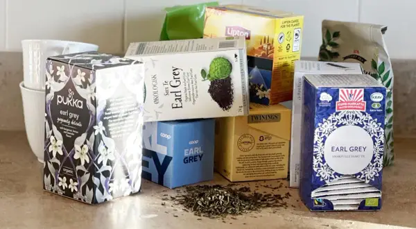En samling Earl Grey-teer, varav flera framhäver den distinkta bergamott smak.