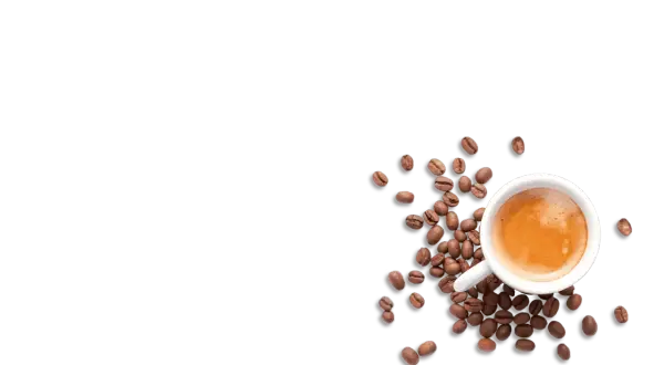En vit kopp med espresso omgiven av kaffebönor, en inbjudan till olika kaffedrycker.
