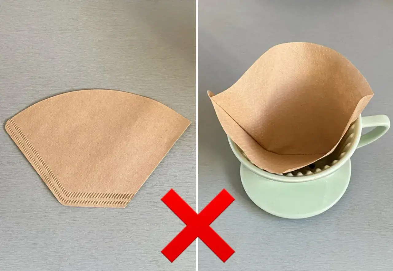 Så här ska du inte vika kaffefilter. Ett korrekt vikt filter sitter snyggt i muggen.