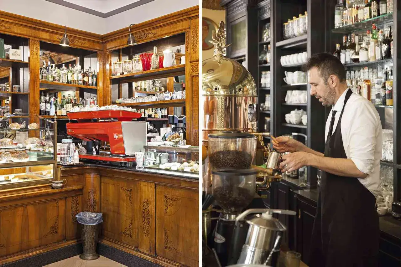 En barista förbereder en kopp kaffe i Italien. En röd espressomaskin och bakverk syns i bakgrunden.