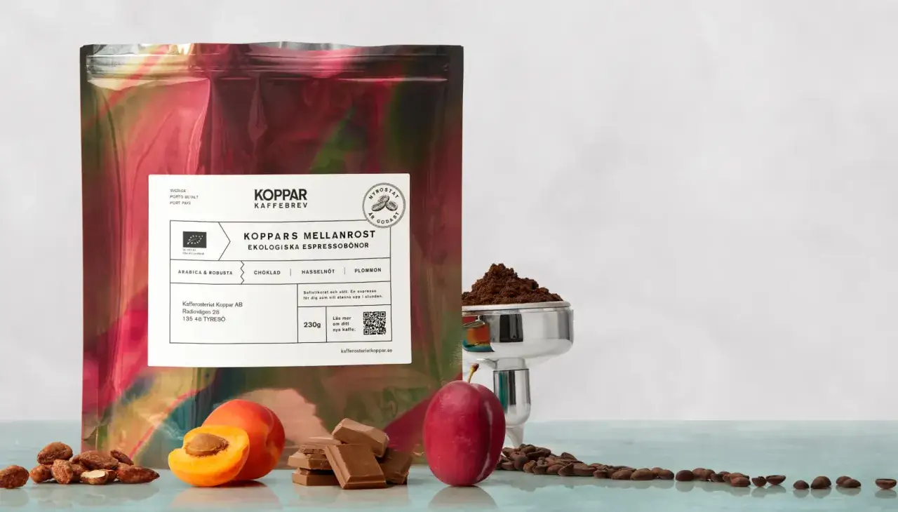 Koppars Mellanrost ekologiska espressobönor, en av flera presskaffe sorter. Med toner av plommon och choklad.